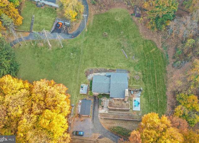 Property at 316 Spring Valley Rd, Reading, PA 19605, 4 beds, 2 baths