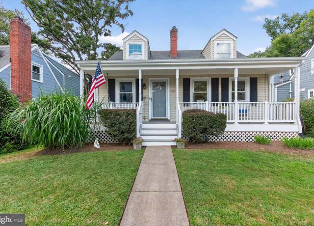 Property at 5713 19th St N, Arlington, VA 22205, 3 beds, 3 baths