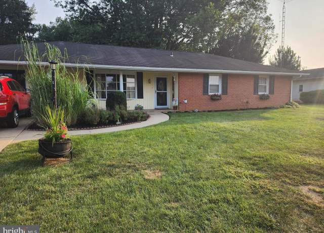Property at 302 Greenbriar Rd, Martinsburg, WV 25401, 3 beds, 1.5 baths