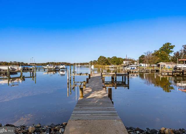 Property at 7304 Betz Ave, Sparrows Point, MD 21219, 2 beds, 2.5 baths