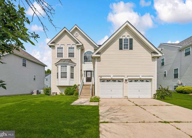Property at 40 Stoneham Dr, Delran, NJ 08075, 4 beds, 2.5 baths