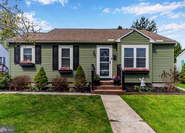 Property at 359 E St, Carlisle, PA 17013, 2 beds, 1 bath
