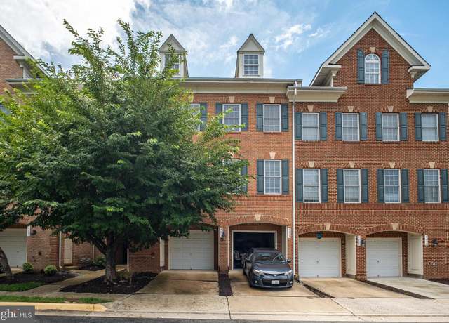 Property at 4605 Hummingbird Ln #104, Fairfax, VA 22033, 3 beds, 2.5 baths