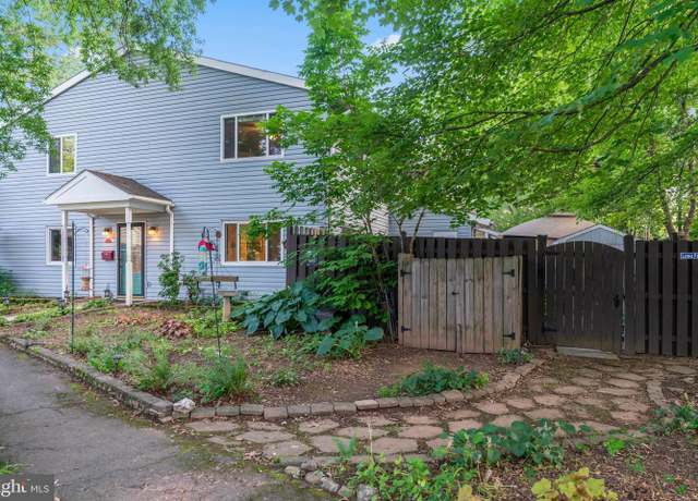 Property at 101 Hayloft Ct, Sterling, VA 20164, 4 beds, 2.5 baths