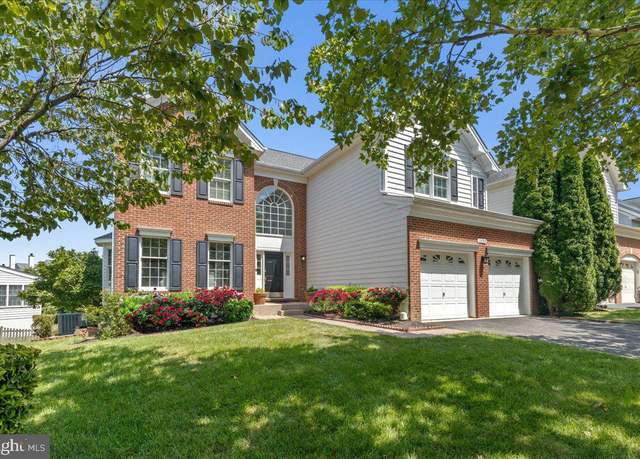 Property at 25954 Talmont Dr, Chantilly, VA 20152, 6 beds, 3.5 baths