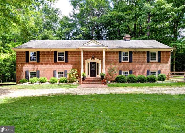 Property at 142 Little John Rd, Williamsburg, VA 23185, 4 beds, 3 baths