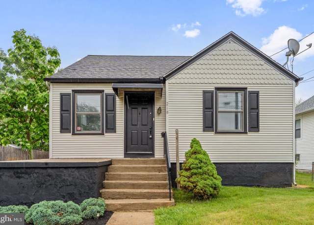 Property at 218 Center Ave, Mount Ephraim, NJ 08059, 3 beds, 1 bath