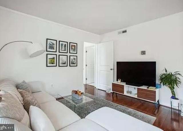 Property at 1300 Army Navy Dr #321, Arlington, VA 22202, 1 bed, 1 bath
