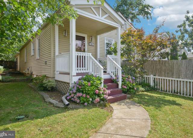 Property at 39 E Reed Ave, Alexandria, VA 22305, 2 beds, 2 baths