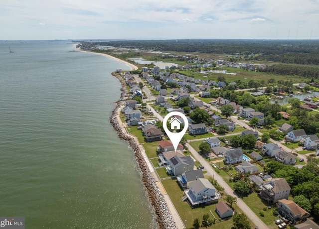 Property at 106 Lighthouse Dr, Hampton, VA 23664, 6 beds, 3 baths