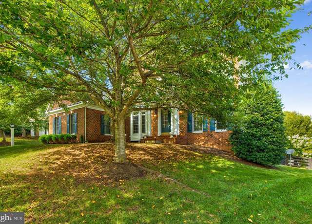 Property at 24188 Spring Meadow Cir, Aldie, VA 20105, 4 beds, 4.5 baths