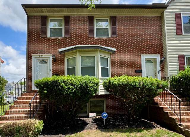 Property at 225 N New St, Dover, DE 19904, 3 beds, 1.5 baths