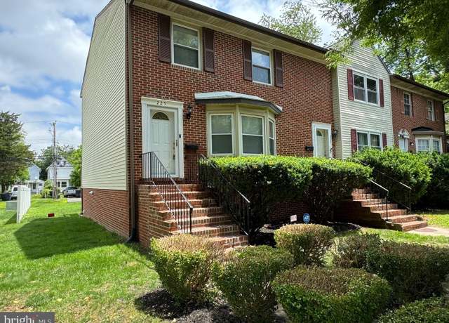 Property at 225 N New St, Dover, DE 19904, 3 beds, 1.5 baths