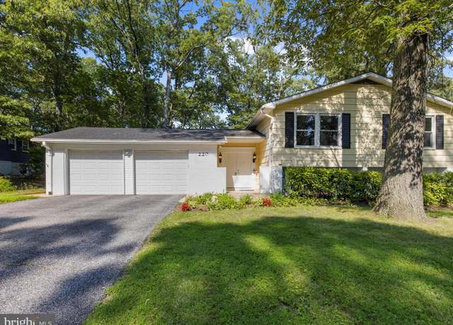 Property at 220 Falcon Dr, Pasadena, MD 21122, 5 beds, 3 baths