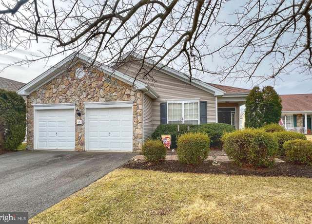 Property at 7 Vandevere Ln, Columbus, NJ 08022, 2 beds, 2 baths