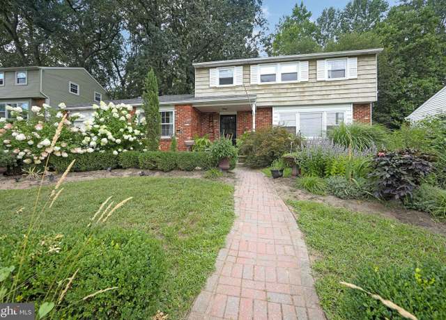 Property at 57 Bells Lake Dr, Blackwood, NJ 08012, 4 beds, 1.5 baths
