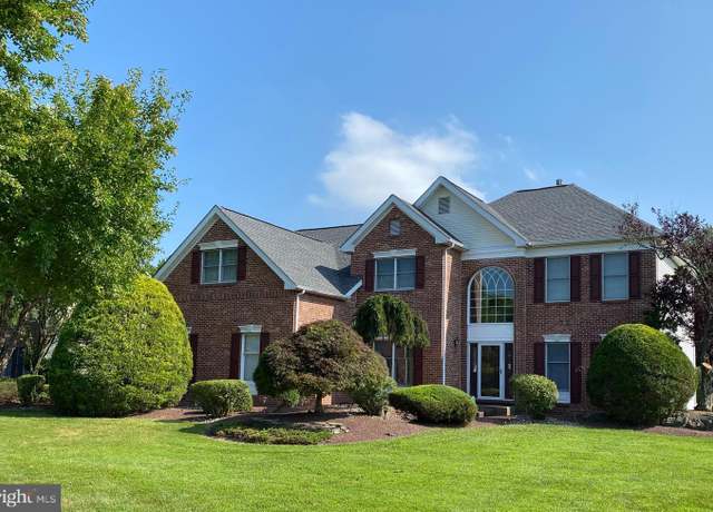 Property at 28 Pickering Dr, Robbinsville, NJ 08691, 5 beds, 4 baths