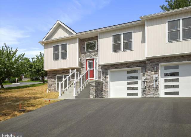 Property at 92 Price Ave S, Waynesboro, PA 17268, 3 beds, 2 baths
