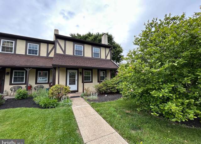 Property at 728 Sandra Ln, Norristown, PA 19403, 3 beds, 1.5 baths