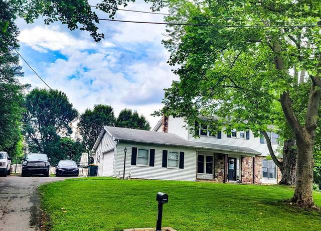 Property at 353 Wedgewood Dr, Easton, PA 18045, 4 beds, 2.5 baths