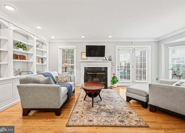 Property at 913 Rolfe Pl, Alexandria, VA 22314, 3 beds, 2.5 baths