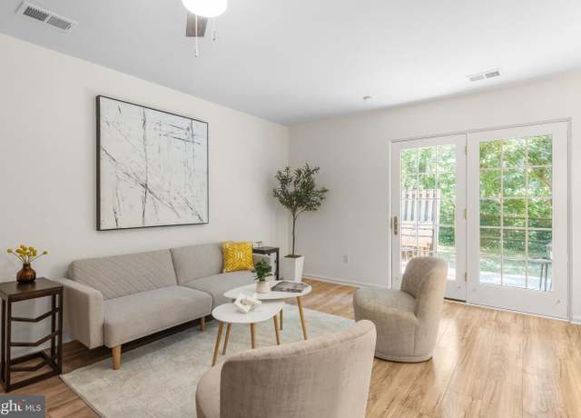 Property at 11401 Turnmill Ln, Reston, VA 20191, 3 beds, 2 baths