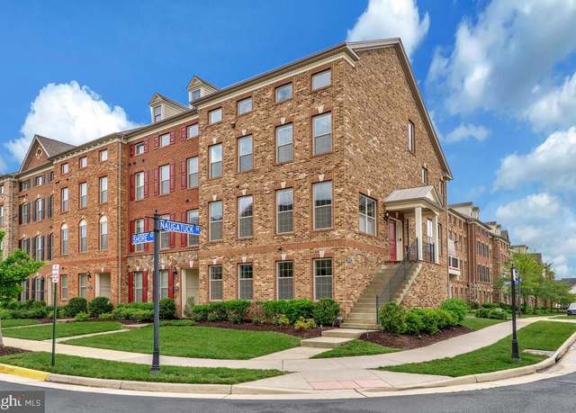 Property at 22635 Naugatuck Sq, Ashburn, VA 20148, 4 beds, 4 baths