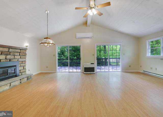 Property at 289 Towamensing Trl, Albrightsville, PA 18210, 4 beds, 2.5 baths