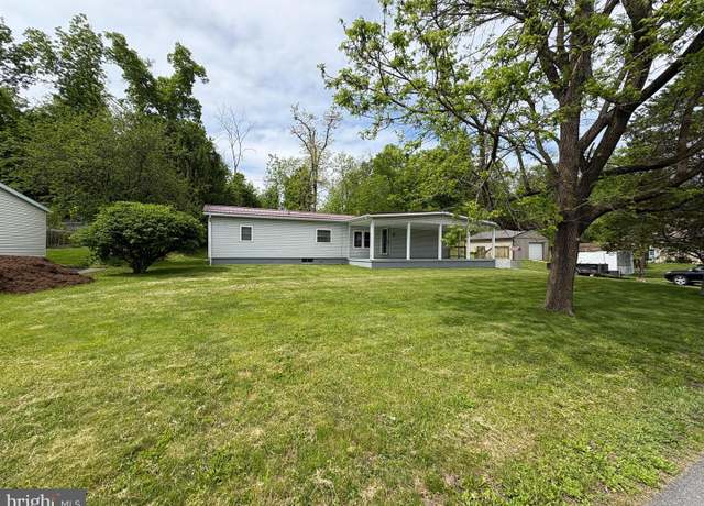 Property at 3 Chapel Dr, Lewistown, PA 17044, 2 beds, 1 bath