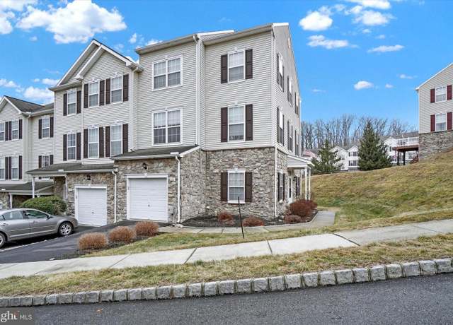 Property at 420 Marion Rd #420, York, PA 17406, 3 beds, 2.5 baths
