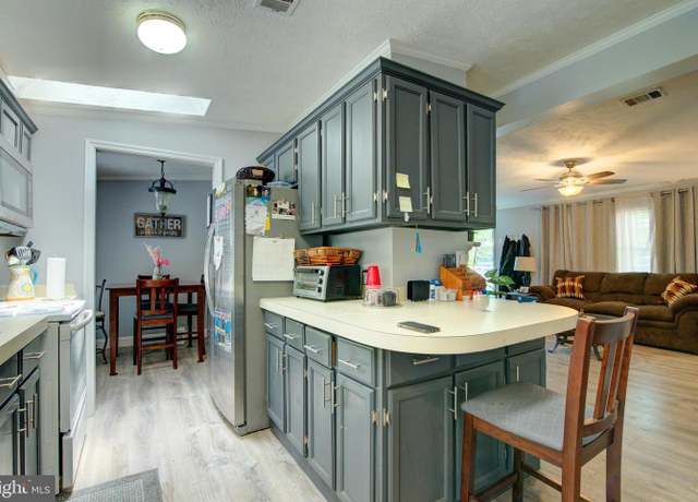 Property at 2800 Wakefield St, Colonial Beach, VA 22443, 3 beds, 2 baths