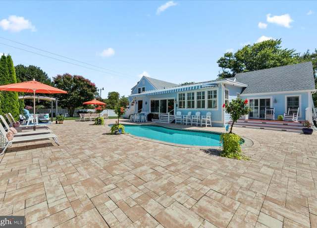Property at 301 Parkwood St, Bethany Beach, DE 19930, 6 beds, 4 baths