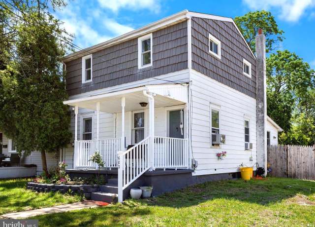 Property at 602 Lippincott Ave, Riverton, NJ 08077, 3 beds, 1.5 baths