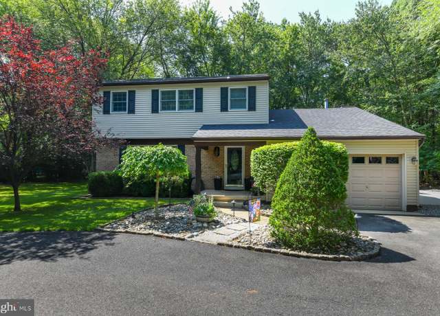 Property at 127 Bracken Rd, Medford, NJ 08055, 4 beds, 2.5 baths