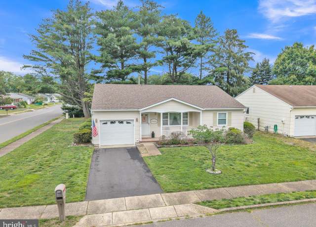 Property at 136 Georgetown Rd, Toms River, NJ 08757, 2 beds, 2 baths