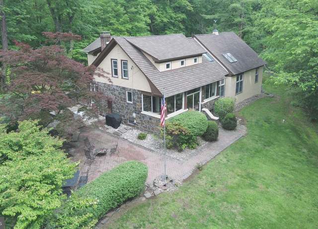 Property at 998 Penns Park Rd, Newtown, PA 18940, 4 beds, 2.5 baths