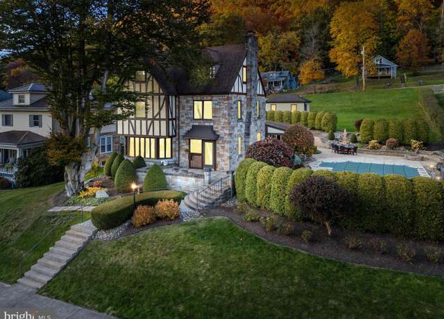 Property at 116 W 6th St, Emporium, PA 15834, 6 beds, 2.5 baths