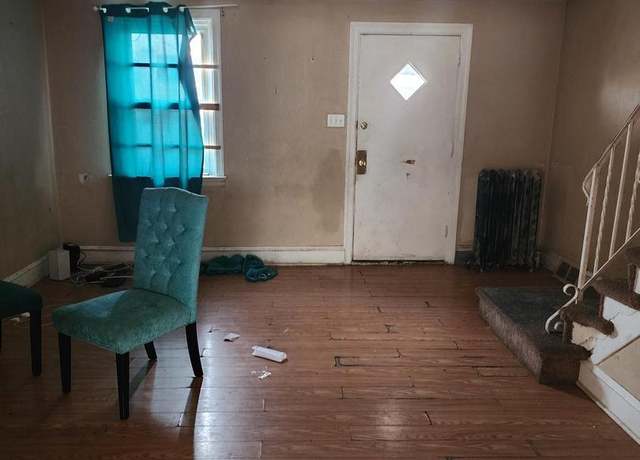 Property at 7135 Clover Ln, Upper Darby, PA 19082, 3 beds, 1 bath