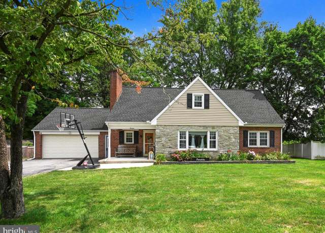 Property at 13 Pleasant Dr, Lancaster, PA 17602, 3 beds, 2 baths