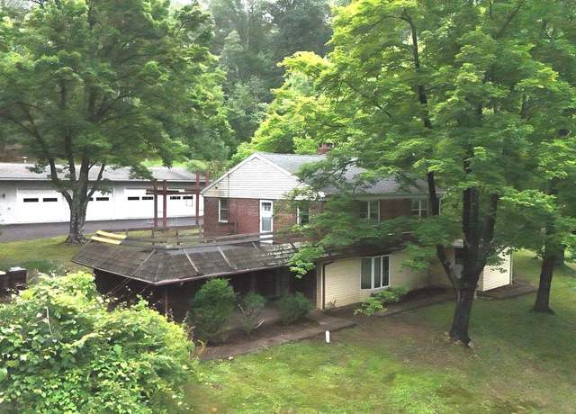 Property at 890 Eichele Rd, Perkiomenville, PA 18074, 4 beds, 1.5 baths