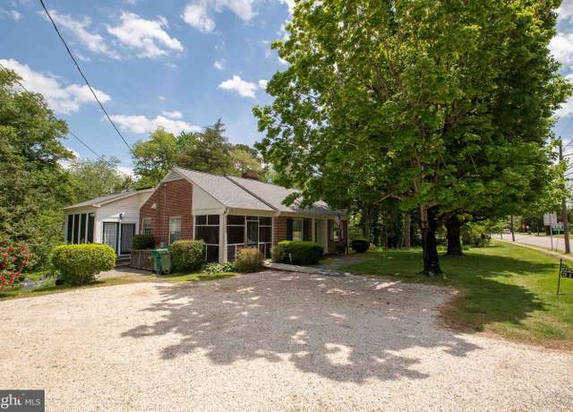 Property at 319 N Main St, Bowling Green, VA 22427, 3 beds, 1 bath