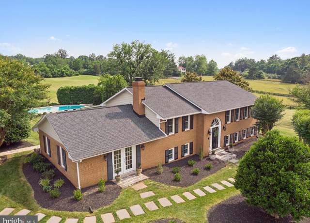 Property at 9019 Old Waterloo Rd, Warrenton, VA 20186, 4 beds, 3 baths