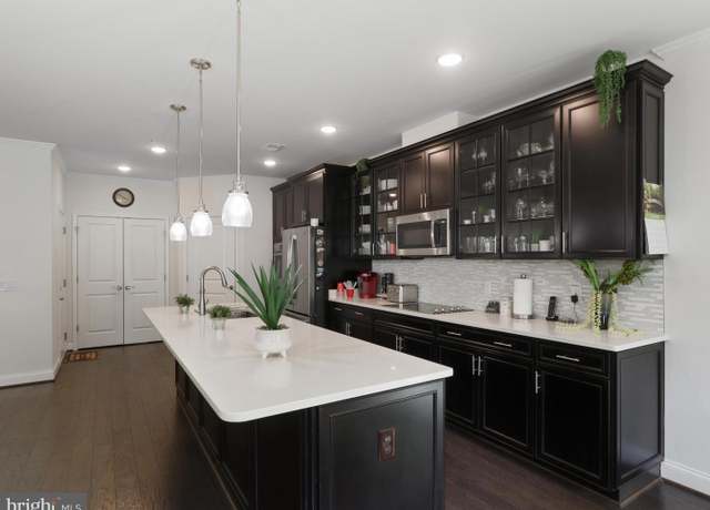 Property at 23631 Havelock Walk Ter #220, Ashburn, VA 20148, 3 beds, 2 baths