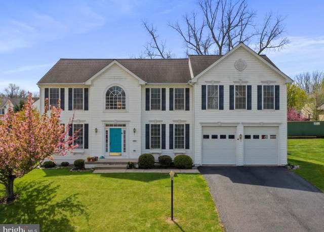 Property at 20622 Woodbridge Dr, Hagerstown, MD 21742, 5 beds, 2.5 baths