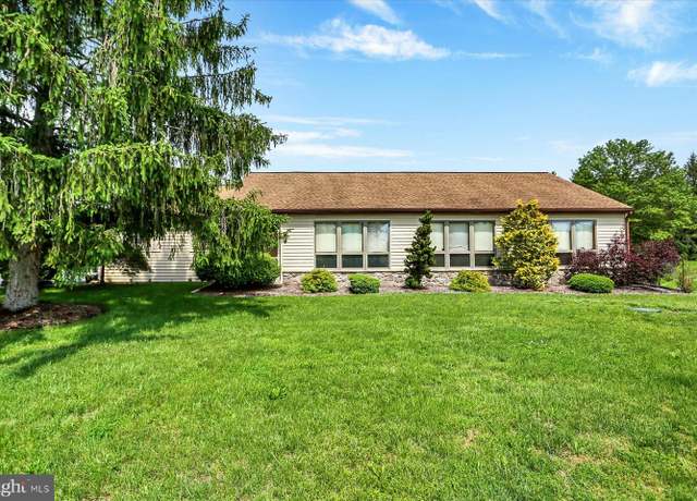 Property at 30 Foxanna Dr, Carlisle, PA 17015, 3 beds, 1.5 baths