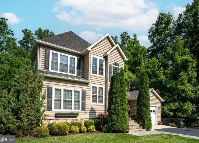 Property at 2862 Rosemary Ln, Falls Church, VA 22042, 4 beds, 3.5 baths