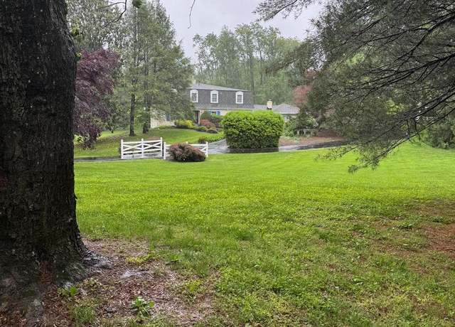 Property at 645 Seneca Rd, Great Falls, VA 22066, 5 beds, 2.5 baths