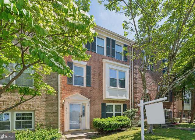 Property at 13847 Coleman Ct, Centreville, VA 20120, 4 beds, 3.5 baths