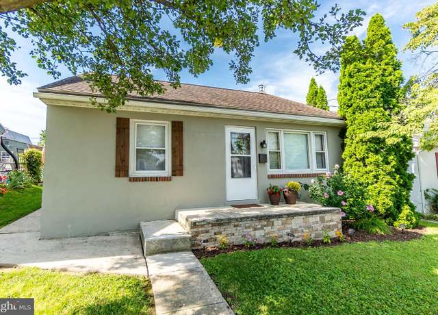 Property at 525 Locust St, Hanover, PA 17331, 3 beds, 1 bath