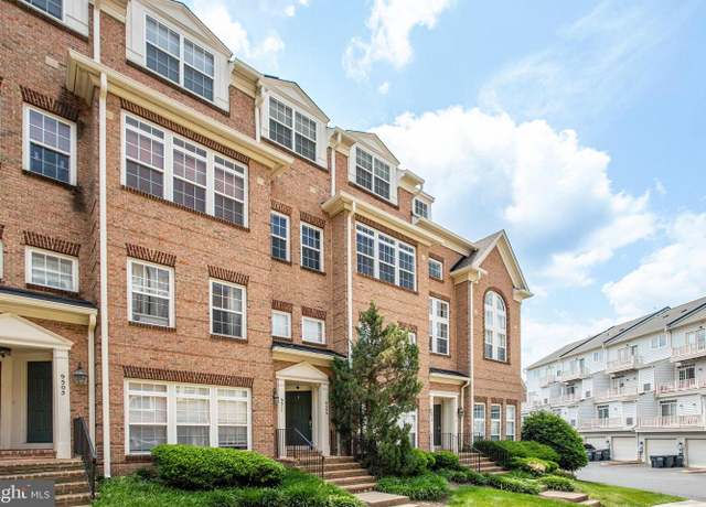 Property at 9511 Walker Way, Manassas Park, VA 20111, 3 beds, 2.5 baths